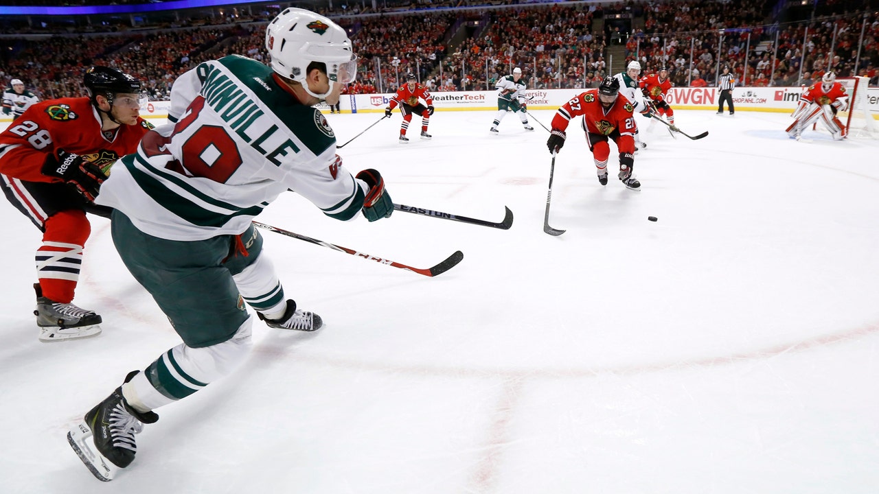 Blackhawks fend off Wild, 5-3